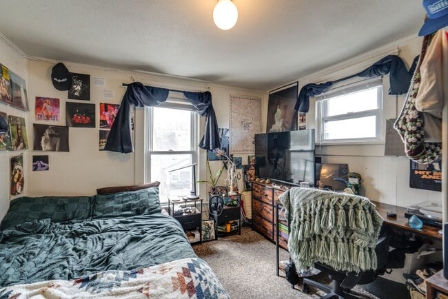 Building Photo - 313 Power St