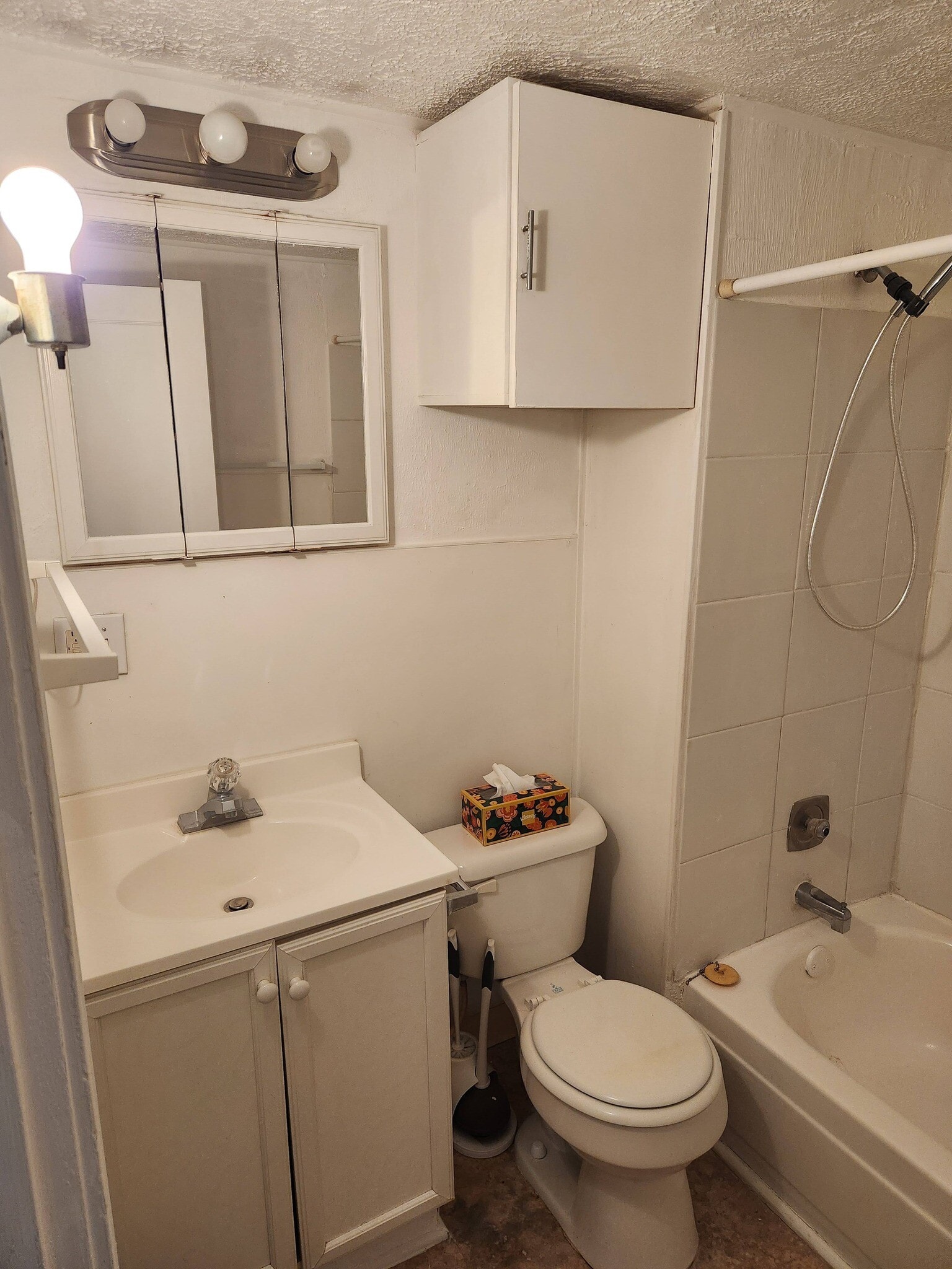 Building Photo - 23246 Alexander Rd