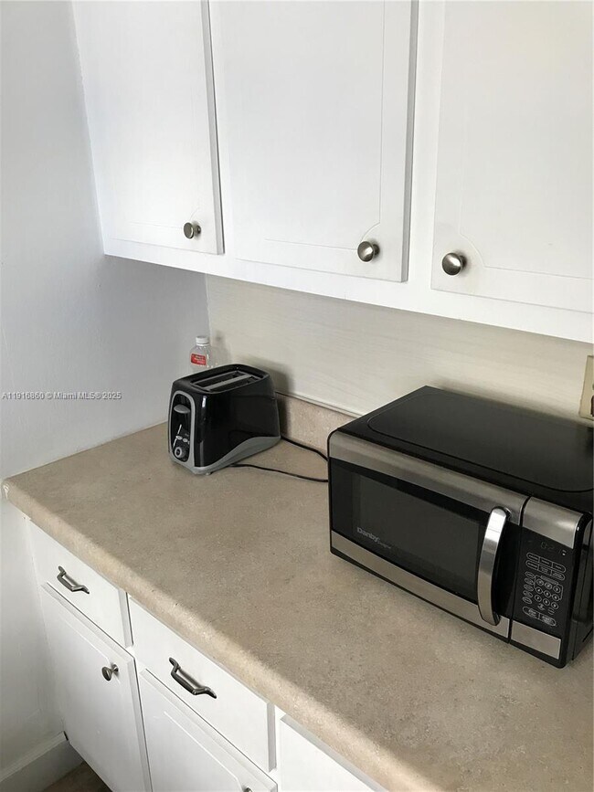 Building Photo - 1732 Meridian Ave