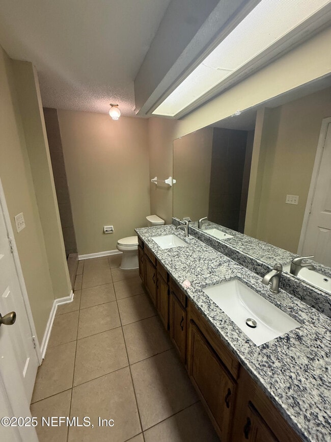 Building Photo - 9951 Somerset Grove Ln