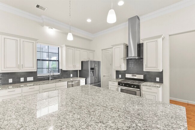 Building Photo - 1408B W 26th St