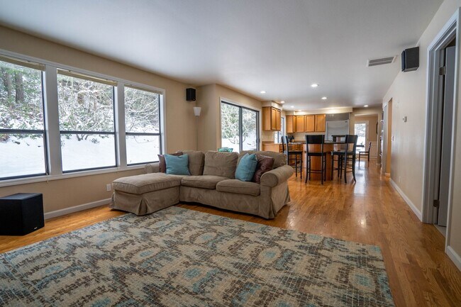 Building Photo - 3Bd/2.5Ba Sammamish House