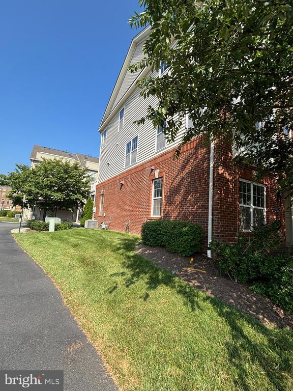 Building Photo - 22495 Cambridgeport Square