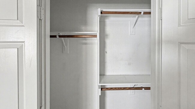 Building Photo - Charming Single-Story Home with Fireplace & Resort-Style Community Amenities in Dallas, TX