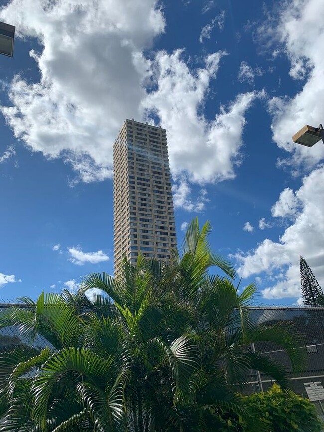 Building Photo - Pearl City - Century Park Plaza: 1 bedroom...