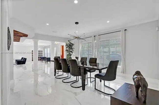 Building Photo - 247 SW 5th St