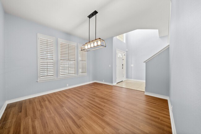 Building Photo - Amazing Pool. stunning 5bed, 3bath, 3Car G...