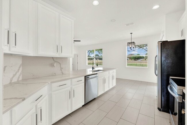 Building Photo - RENOVATED 5 BEDROOM FENCED IN, GOLF FRONTA...