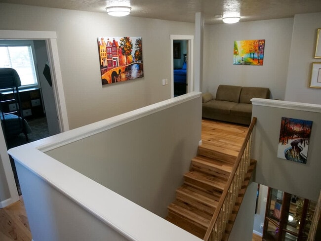 Building Photo - 151 Cub St W