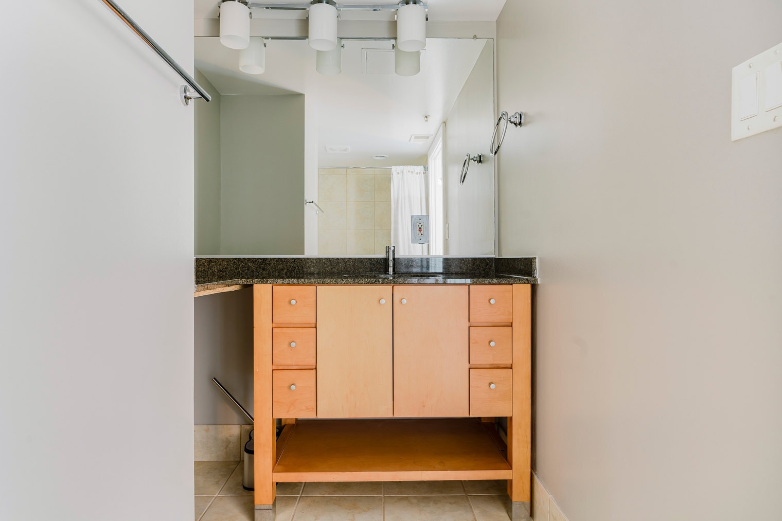 Building Photo - 4835 Cordell Ave