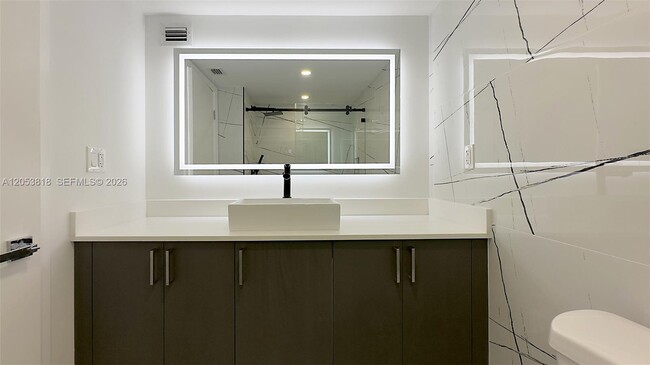 Building Photo - 18051 Biscayne Blvd