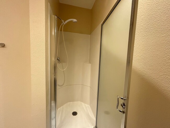 Building Photo - Serene 2 Bed, 2 Bath Updated Hidden Gem!