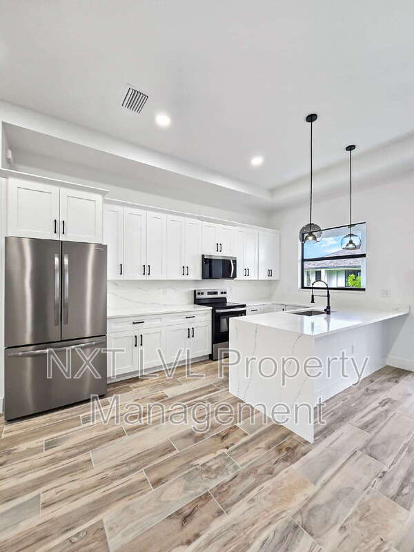 Building Photo - 4113 Kismet Pkwy W