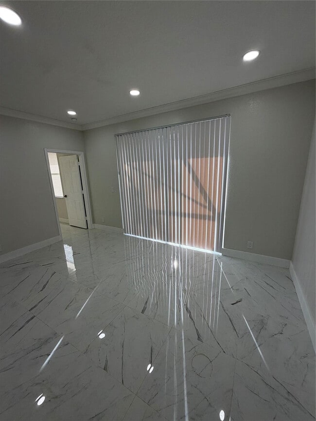 Building Photo - 5473 NW 90th Ave