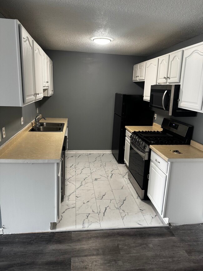 Building Photo - 1601 N Innsbruck Dr