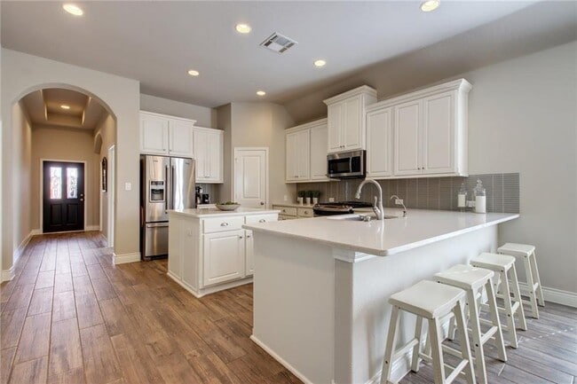 Building Photo - 18505 McKay Cove