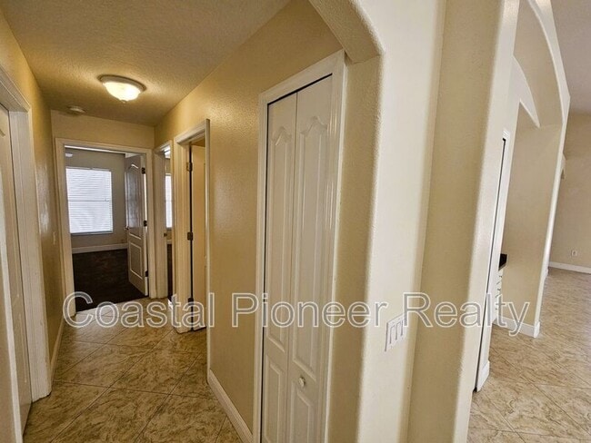 Building Photo - 19317 Seacove Dr