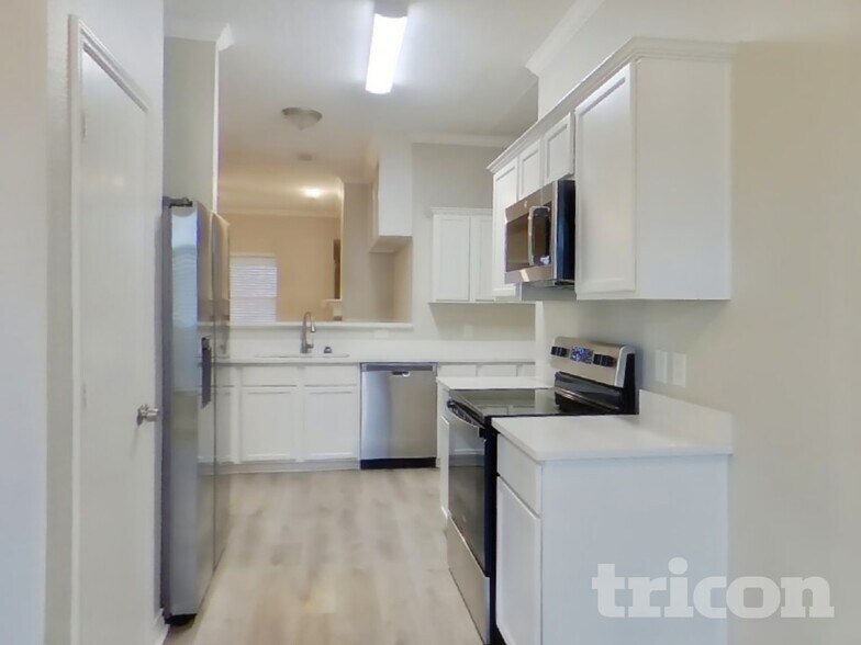 Building Photo - 143 Redbud Dr