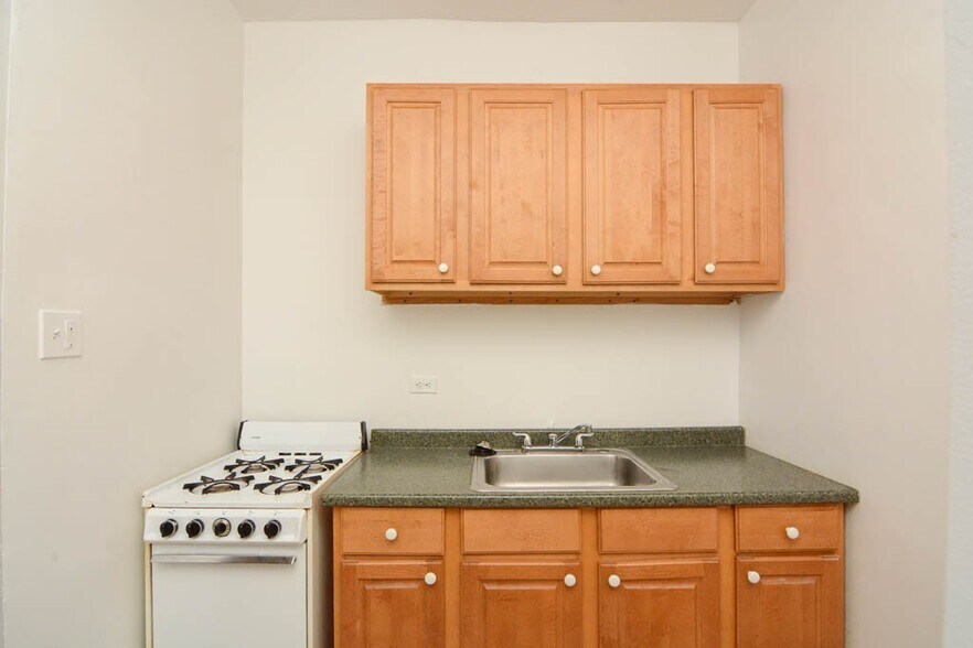 Building Photo - 4856 N Damen Ave