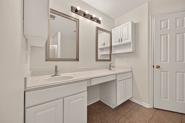 Building Photo - 16938 Tableland Trail