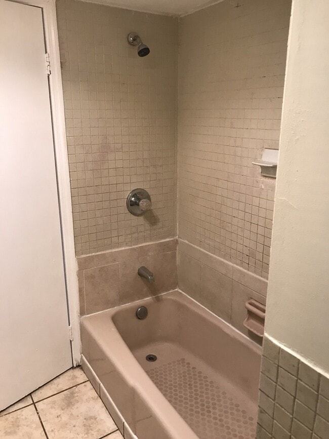 Building Photo - Large 5-2 house in Oakland Park