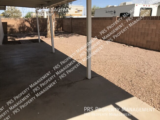 Building Photo - 1559 E Flower Cir