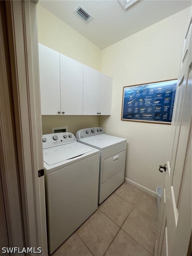Building Photo - 6821 Ascot Dr