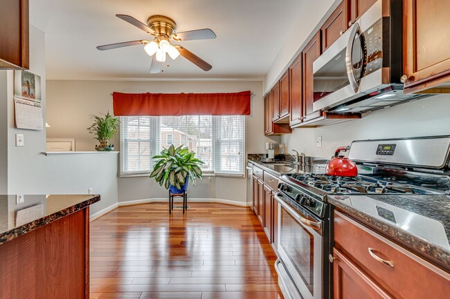 Building Photo - Charming 3 Bedroom Home in Prime Clinton L...