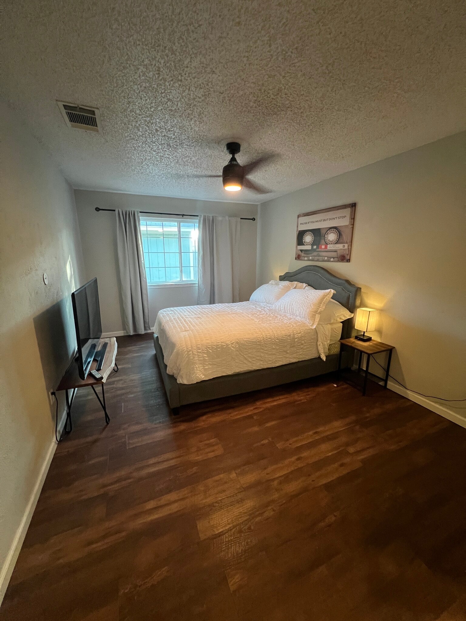 Building Photo - 807 Kavanagh Dr