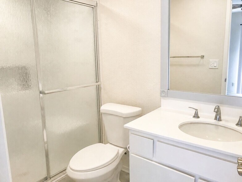 Building Photo - 28035 Ridgebluff Ct