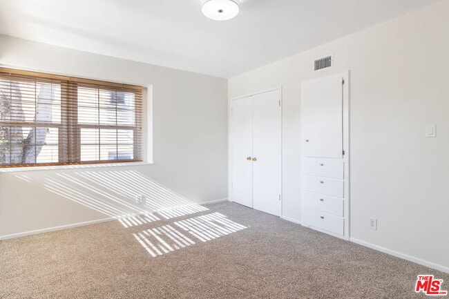 Building Photo - 7515 W 88th St