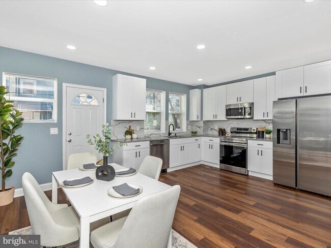 Building Photo - 5443 Jonquil Ave
