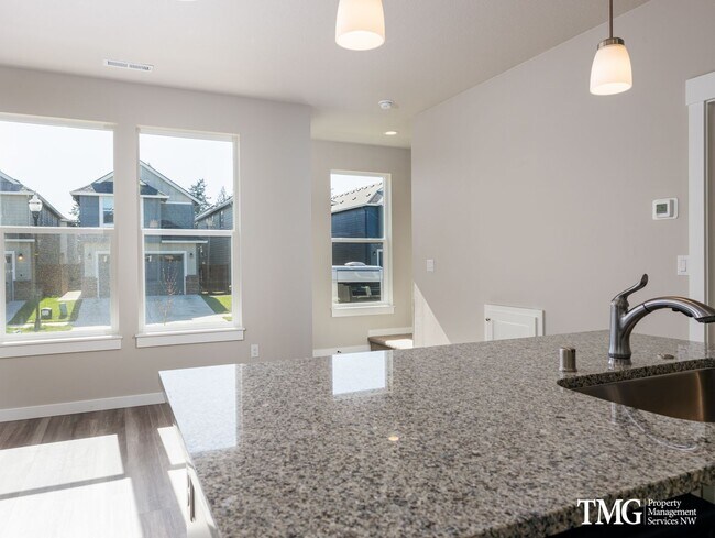 Building Photo - Brand New 3 Bed 2.5 Bath Ridgefield Home Offering