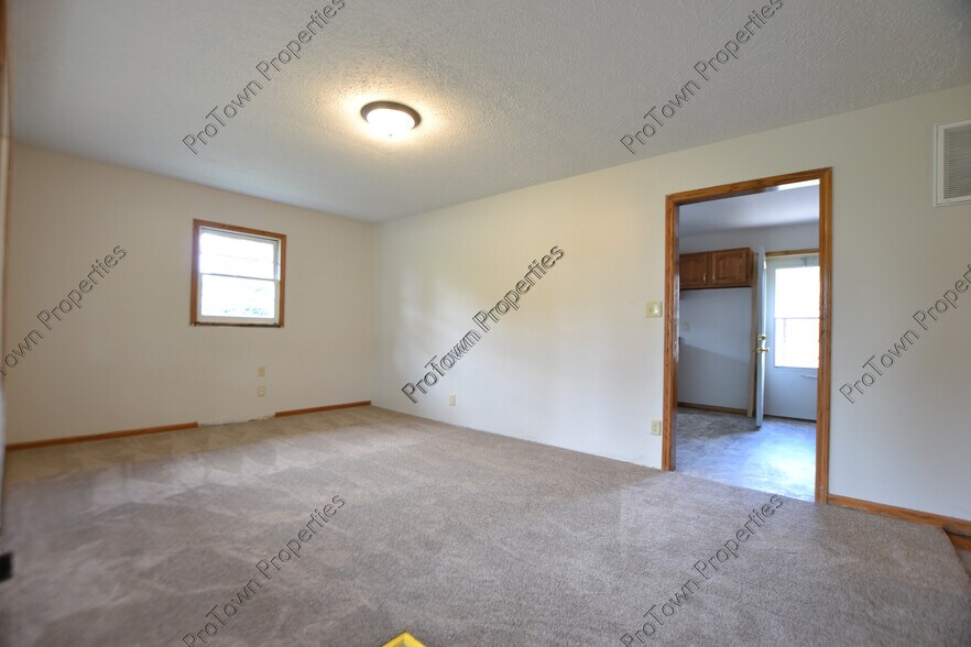 Building Photo - 131 Robinson Dr