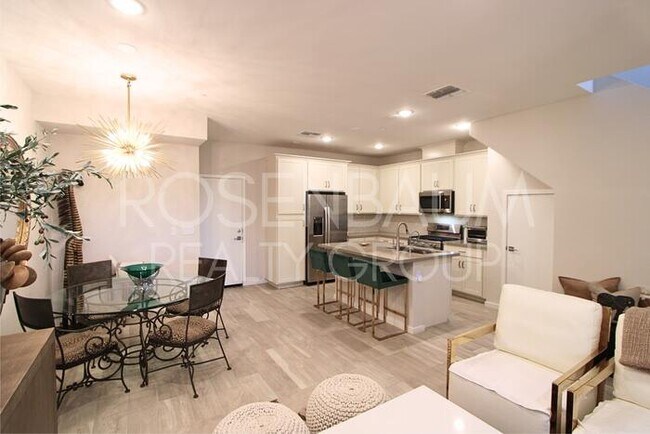 Building Photo - Stunning 3-beds, 2.5-baths townhome in the...