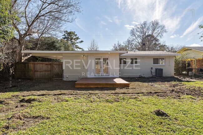 Building Photo - Fully Renovated 3 Bed 2 Bath Home!