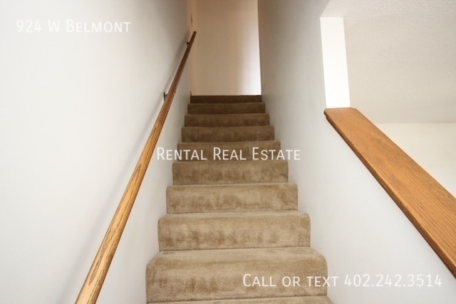 Building Photo - 924 W Belmont-