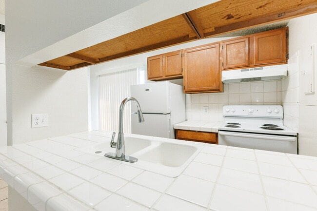 Building Photo - Whisperwood Duplex