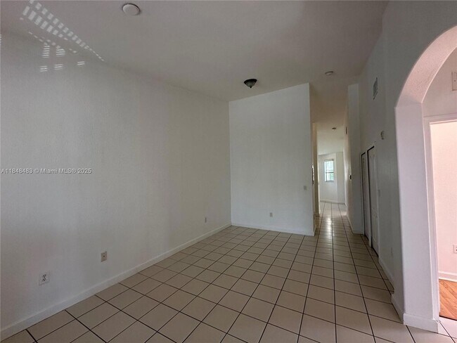 Building Photo - 1568 SE 26th St