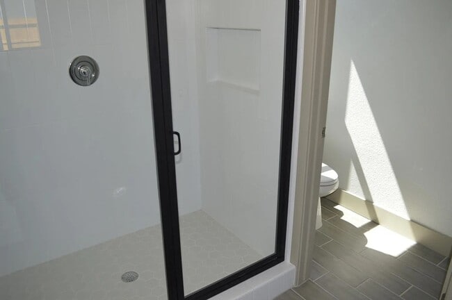 Building Photo - 2430 Bastidas Dr
