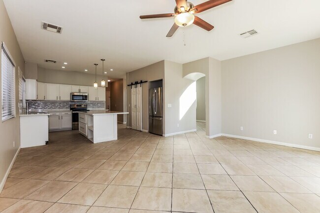 Building Photo - 41302 N Cambria Dr