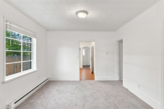 Building Photo - 527 W Shannon Ave