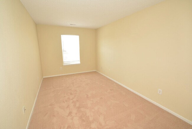 Building Photo - Pike Township 4 bedroom home