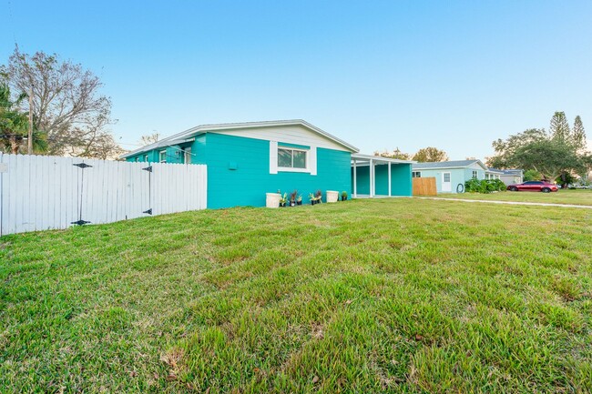 Building Photo - Cozy Home in South Daytona