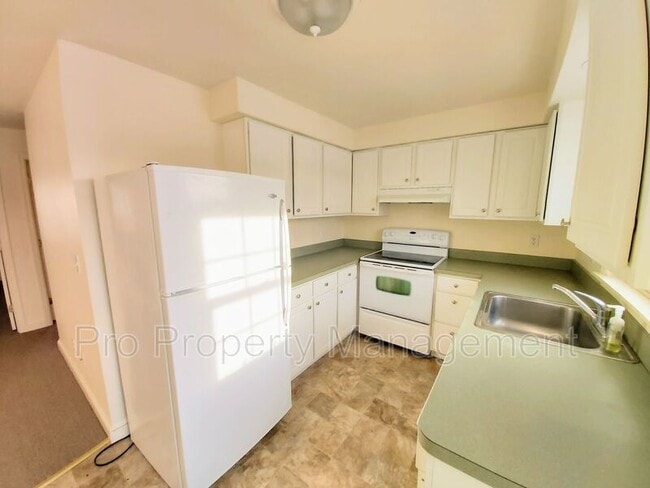 Building Photo - 131 Railroad St