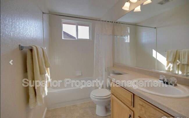 Building Photo - 521 Kim Dr