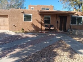 Building Photo - Stunning 4-bedroom 3-bathroom home in Santa Fe! Showings available NOW!