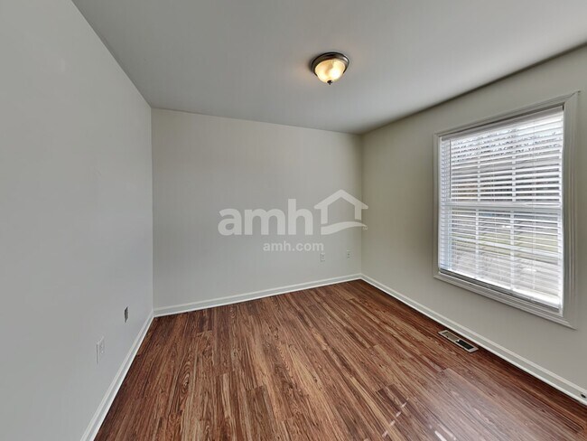 Building Photo - 6290 Queensdale Dr