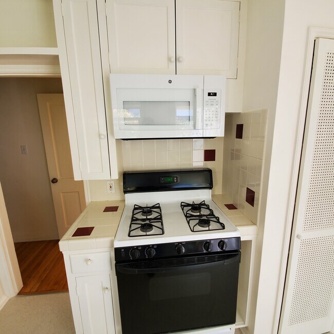 Building Photo - 847 12th St