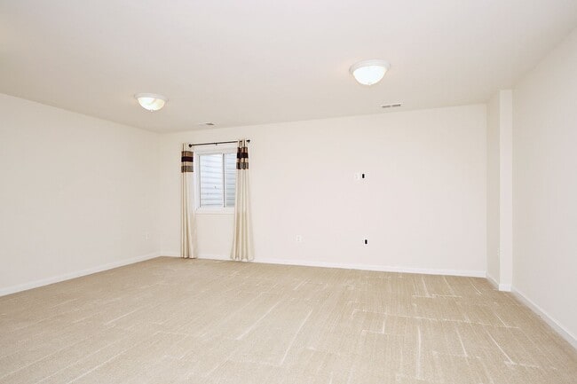 Building Photo - Pet-Friendly Townhome Minutes From NGIC, C...